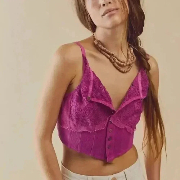 Free People Have My Heart Cami  🙌🏻✨⏰💭🤝⌛️ Eyelet Detail & sweet button detail - Picture 9 of 15